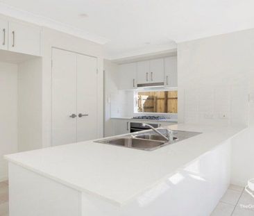 3 BED, A/C, MINUTES TO GATEWAY Large living space unit, gas cooktop... - Photo 5