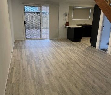 MODERN TOWNHOUSE FOR RENT - Photo 1