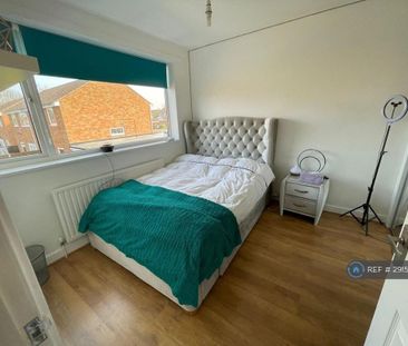 4 bedroom terraced house to rent - Photo 4