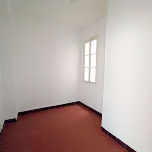 Appartement 2 pièces 35m2 MARSEILLE 15EME 495 euros - Photo 2