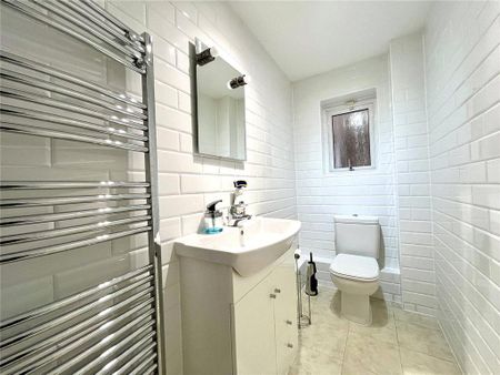 1 bedroom parking to rent - Photo 5