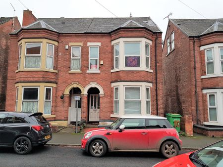 10 Willoughby Avenue, NG7 2EP, NOTTINGHAM - Photo 2