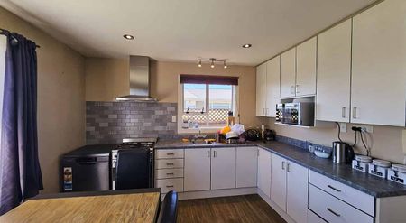 3 Bedroom with Sleet out/ Office - Photo 2