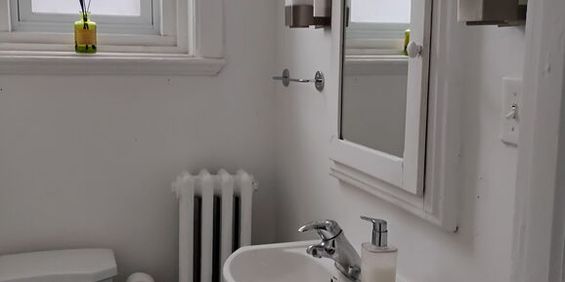 NDG - Nice 3 1/2 Heated For Rent - Photo 3
