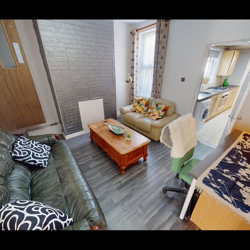 Room in a Shared House, Cromwell St, NG7 - Photo 1