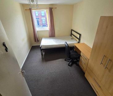 6 bedroom terraced house to rent - Photo 3