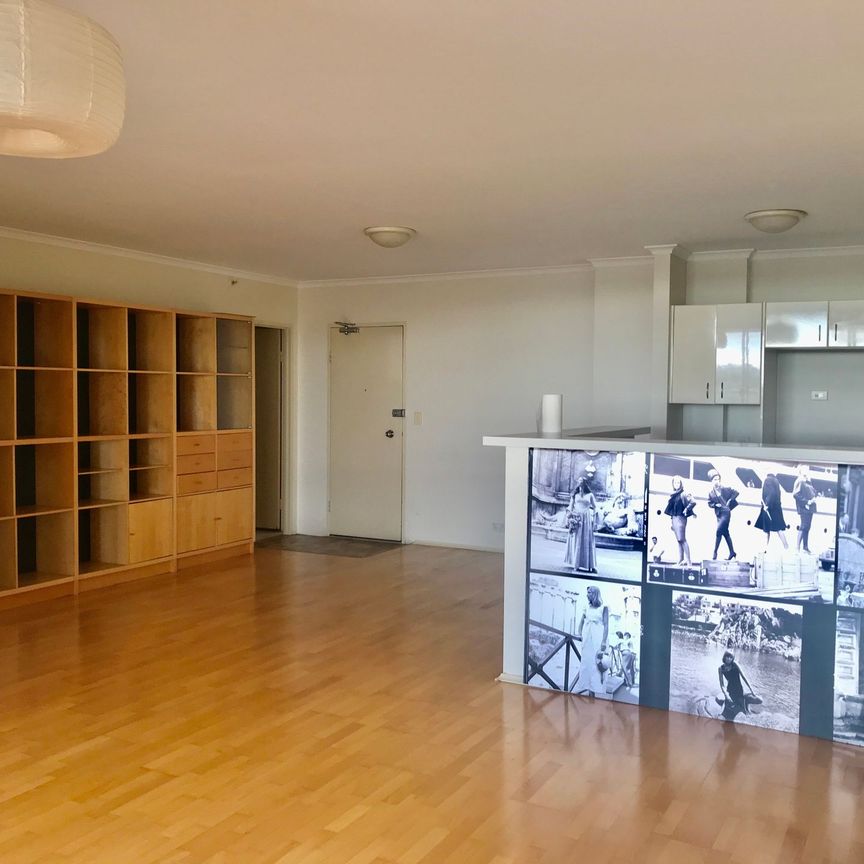 Two bedroom apartment in ultra convenient location - Photo 1