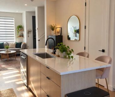 Brand-New Pet-Friendly Townhome in Bowness — 3 Bedrooms Townhouse - Photo 1