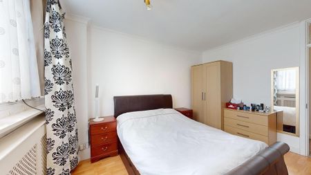 3 bedroom flat to rent - Photo 3