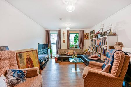 3 bedroom flat to rent - Photo 2