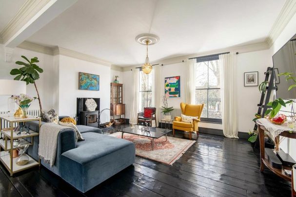 Sidney Square - Photo 1