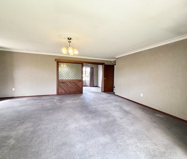 Charming Home On Catherine! - Photo 1