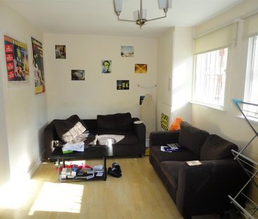 Flat 8, Headingley Rise Welton Road, Hyde Park, Leeds, LS6 1EE - Photo 4