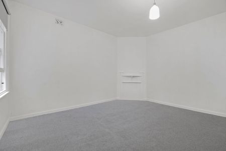 Two Bedroom Apartment in the heart of City - Photo 3