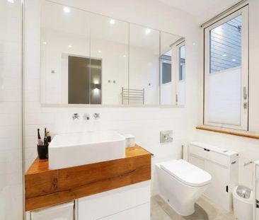 Room in a Shared Flat, St. John's Hill, SW11 - Photo 3