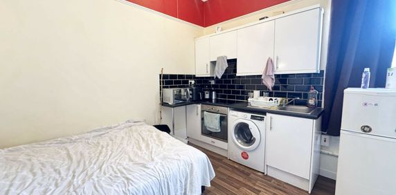 Flat 2 163 Hyde Park Road - Photo 2
