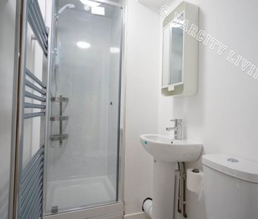 27 Albert Street - Photo 2