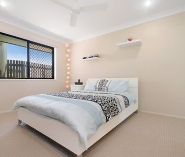 EXECUTIVE FAMILY HOME WITH POOL - Photo 5