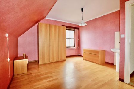Charmante villa met 3 slpks, ondergrondse garage & tuin voor 1.025 EUR/mnd - Photo 4