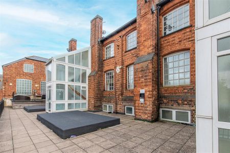 3 bed Apartment To Let - Photo 5