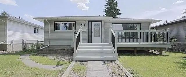 3 Bedroom Main Floor close to University of Alberta | 10427 68 Avenue Northwest, Edmonton - Photo 1
