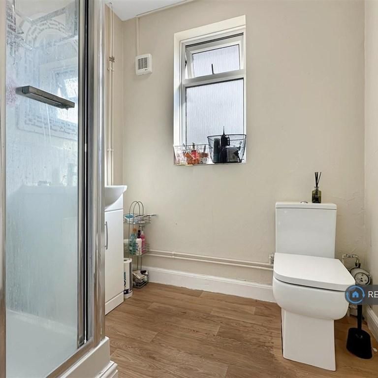 3 bedroom flat to rent - Photo 1