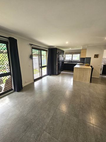 Updated Family Home In A Quiet Location! - Photo 2