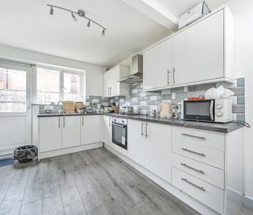 3 bedroom terraced house to rent - Photo 3