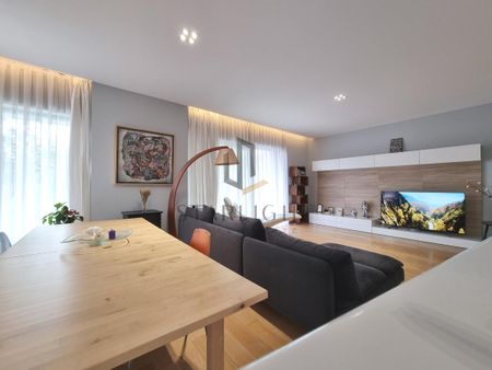 Lake-View Elegant Design 3-Bedroom Apartment | Semi-furnished - Fotografie 4