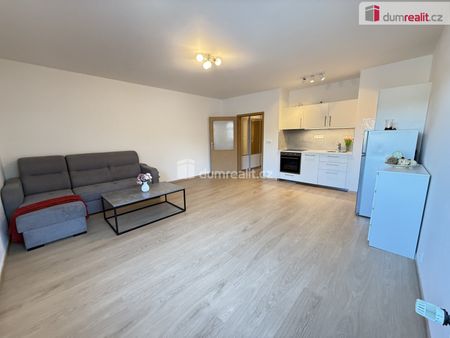 Pronájem bytu 1+kk a garsoniéry 38 m² - Fotografie 5