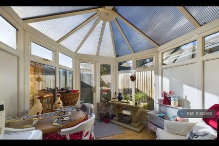 2 bedroom terraced house to rent - Photo 2