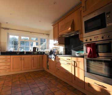 5 bedroom detached house to rent - Photo 3