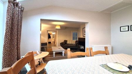 4 bedroom terraced house to rent - Photo 5