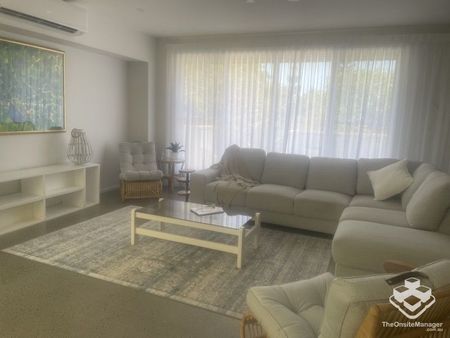 Furnished 4 Bedroom Property - Photo 2