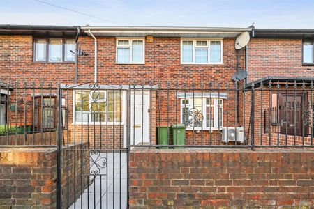 Terraced House To Let - Photo 2