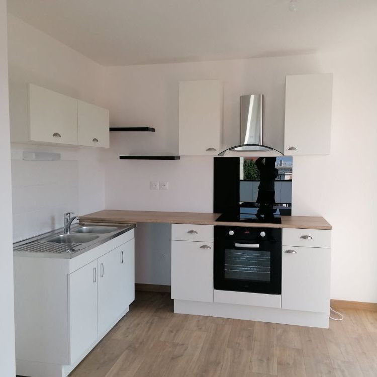 Location Appartement 2 pièces 41m² VALENCIENNES 59300 - Photo 2