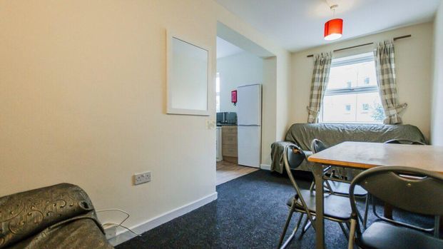 5 bedroom flat to rent - Photo 1