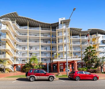 Spacious 1-Bedroom Apartment in Cullen Bay! - Photo 3