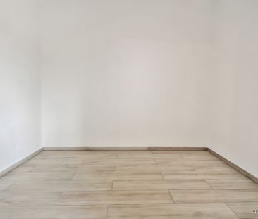 Moderne und großzügige Wohnung mit Einbauküche und Süd-Balkon - Photo 2