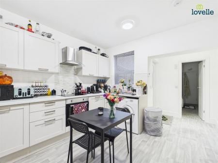 2 bedroom Terraced House To Let - Photo 4