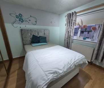 2 bedroom end of terrace house to rent - Photo 3