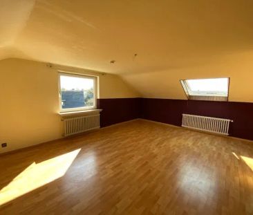 2-Zimmer Dachgeschosswohnung in ruhiger Seitenstraße zu vermieten! - Foto 1