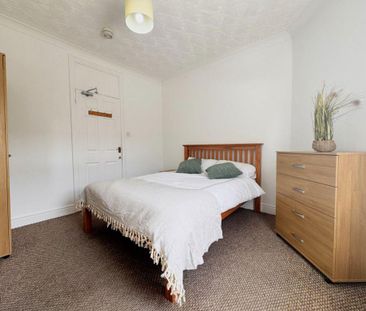 1 bedroom in a house share to rent - Photo 2