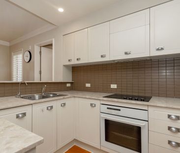 Stunning, Furnished & Spacious - Photo 6