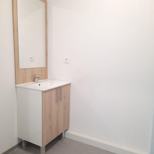 Location Appartement 1 pièce 18m² NIMES 30000 - Photo 1