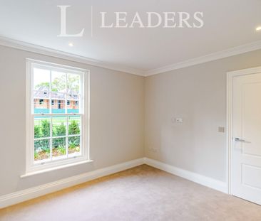 Broadoaks Park, KT14 - Photo 4