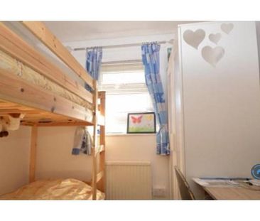 3 bedroom end of terrace house to rent - Photo 4