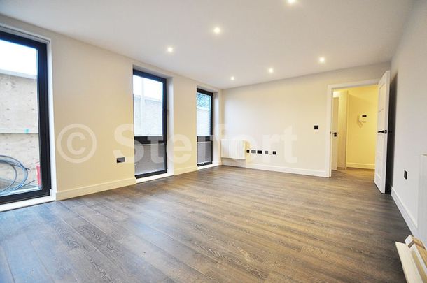 Granville Road, NW2, London - Photo 1