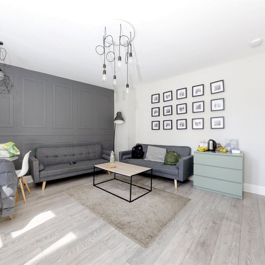 Cardigan Terrace Room 4, Newcastle-Upon-Tyne - Photo 1