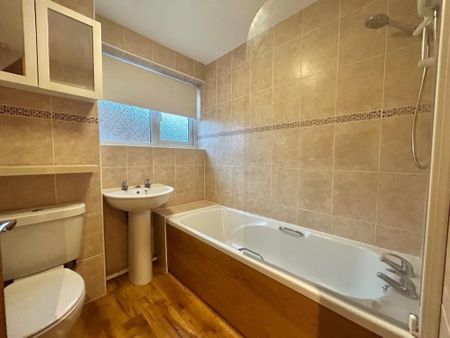 4 bedroom semi-detached house to rent - Photo 5